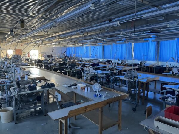 Equipment in sewing factory, Estonia, approx. 85 sewing machines, button machines, cutting machines - Image 2